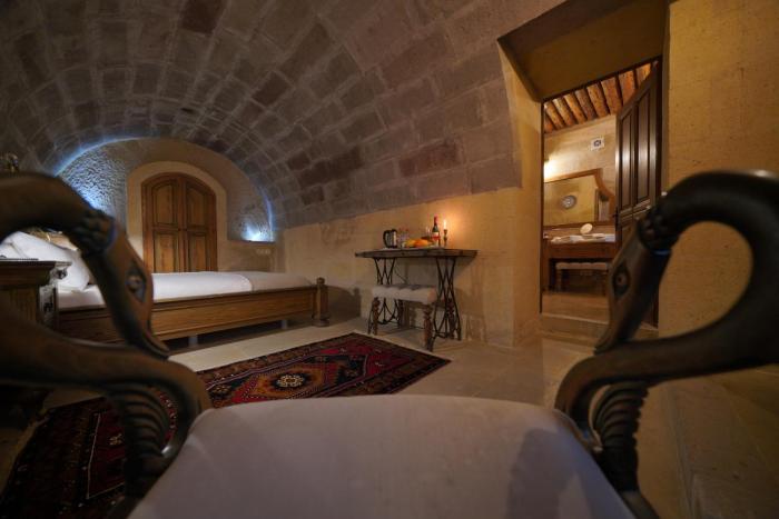 maya cave hotel