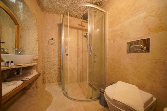 maya cave hotel