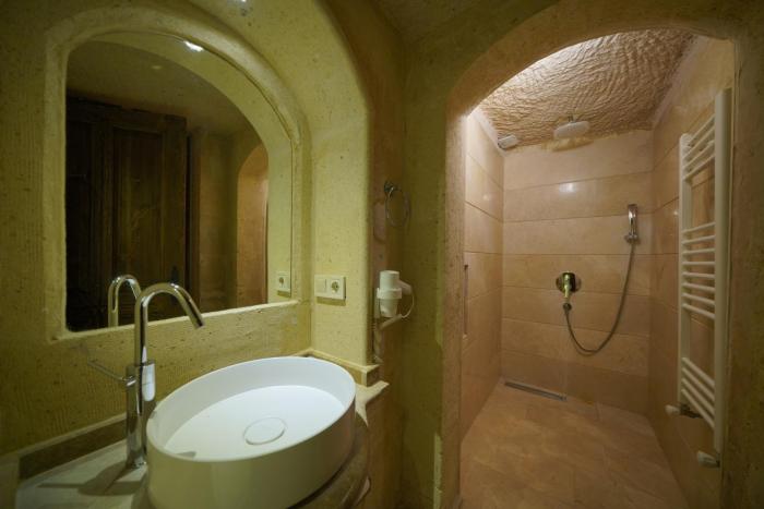maya cave hotel