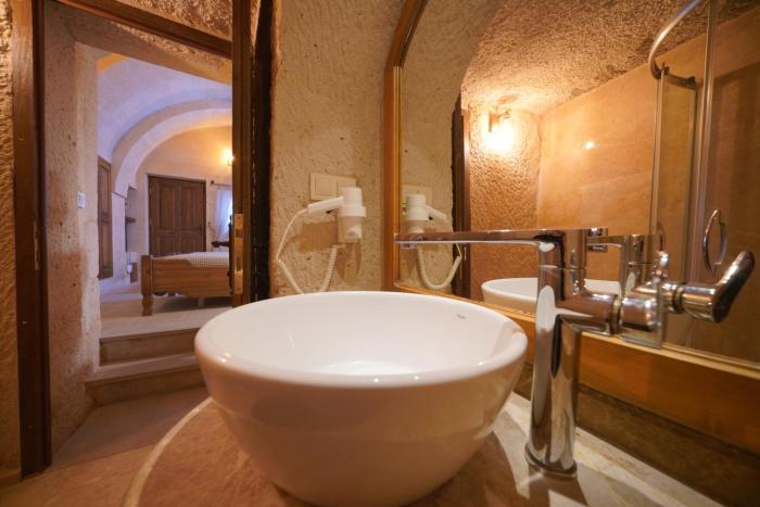 maya cave hotel