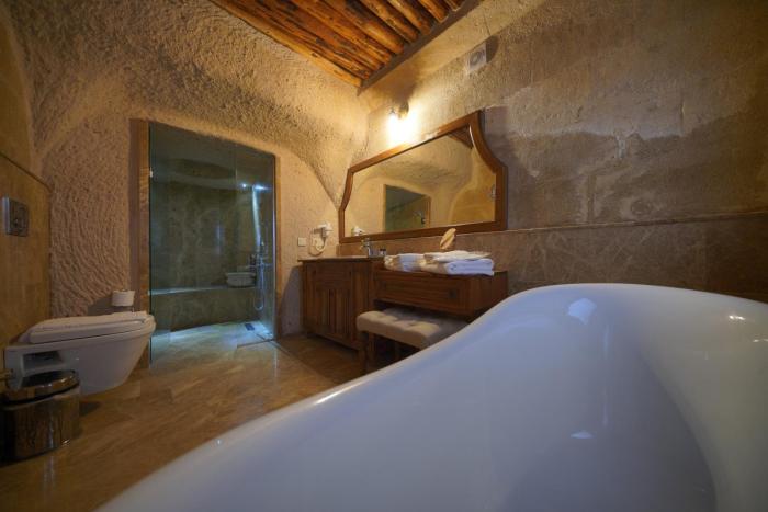 maya cave hotel