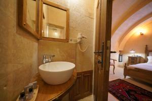 maya cave hotel