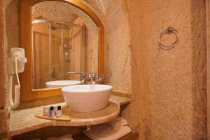 maya cave hotel