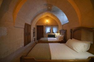 maya cave hotel