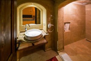 maya cave hotel