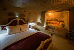maya cave hotel