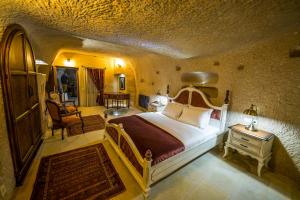 maya cave hotel