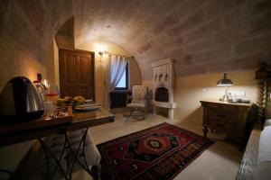 maya cave hotel