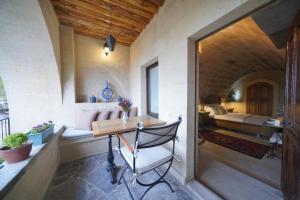 maya cave hotel