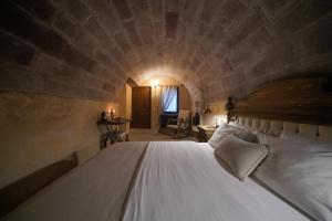 maya cave hotel