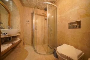 maya cave hotel