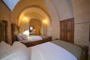 maya cave hotel