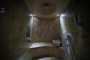 maya cave hotel