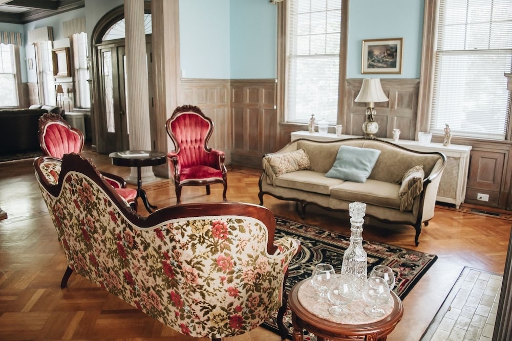 1912 bed and breakfast