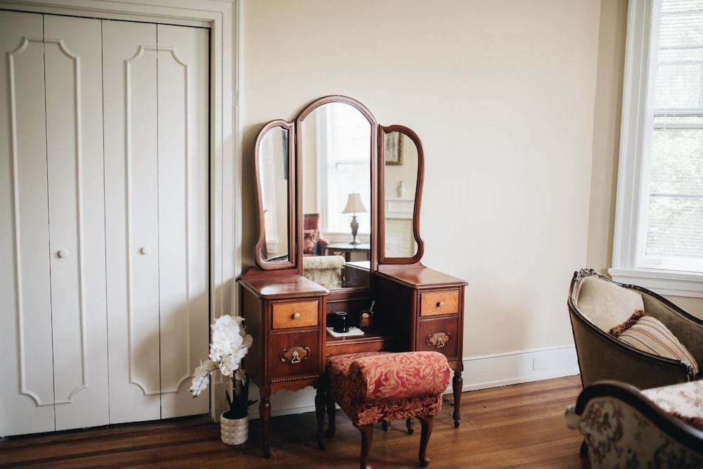1912 bed and breakfast