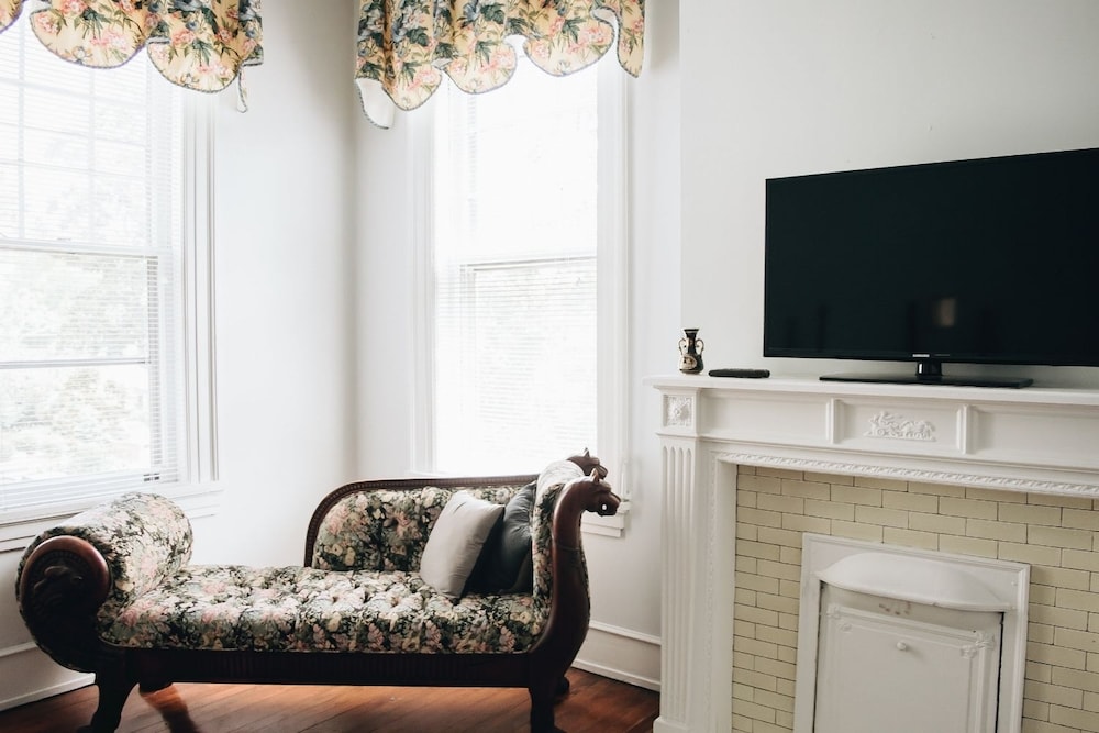1912 bed and breakfast