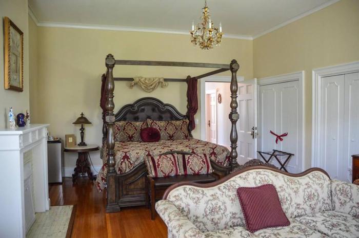 1912 bed and breakfast