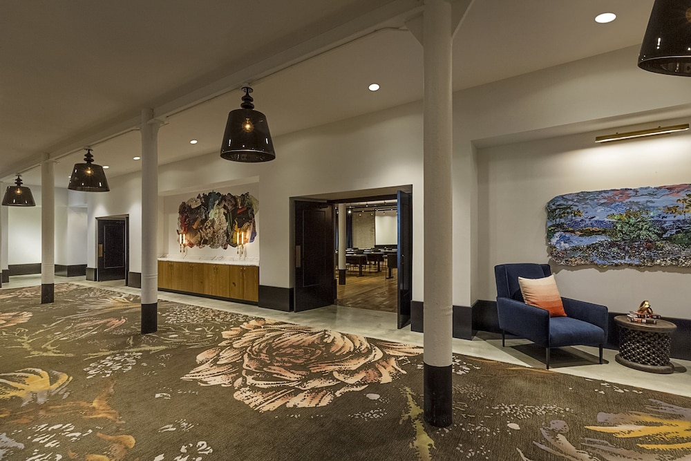 crossroads hotel