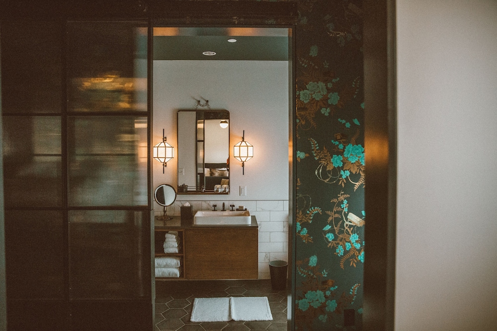 crossroads hotel