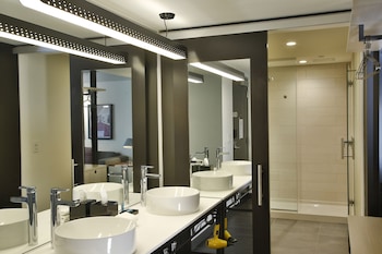 aloft chicago mag mile