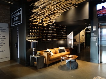 the chicago hotel collection wrigleyville