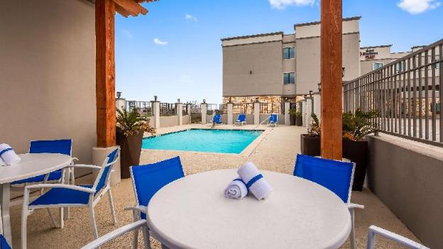 best western plus waller hotel