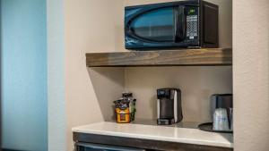 best western plus waller hotel