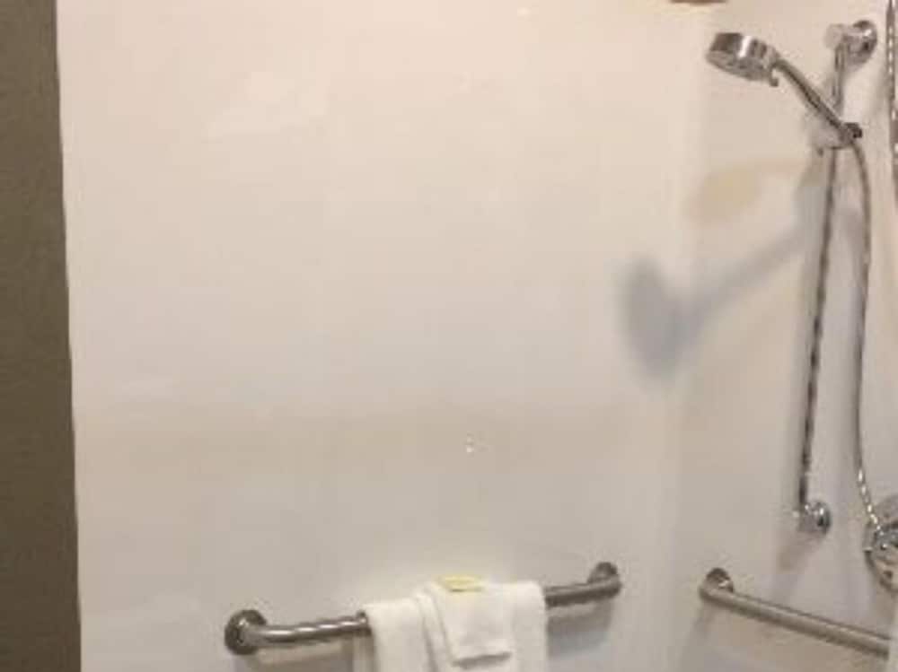 big horse inn and suites