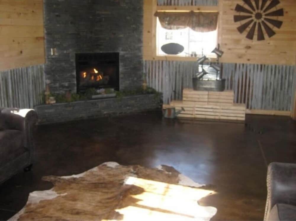 big horse inn and suites