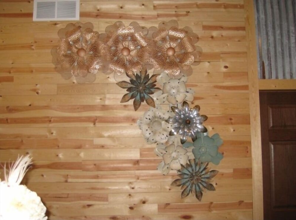 big horse inn and suites