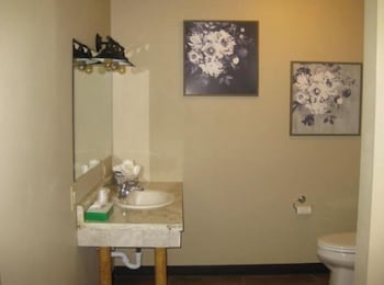 big horse inn and suites