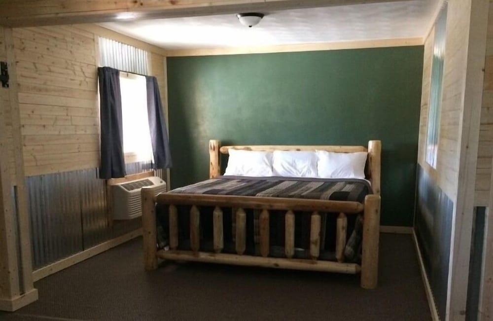 big horse inn and suites