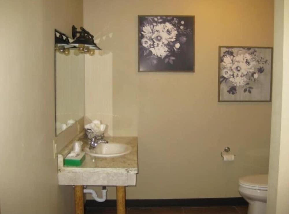 big horse inn and suites