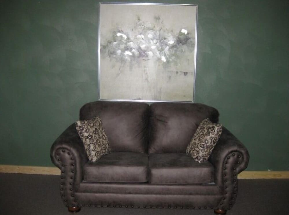 big horse inn and suites