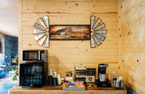 big horse inn and suites