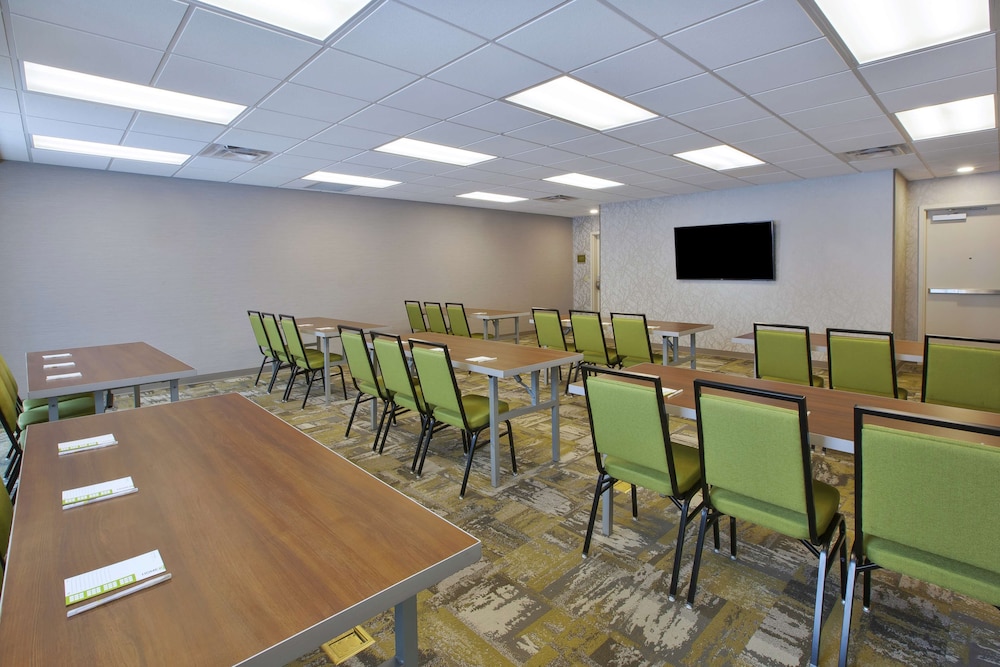 home2 suites by hilton holland