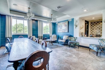 the bishop arts hotel by bluelofts