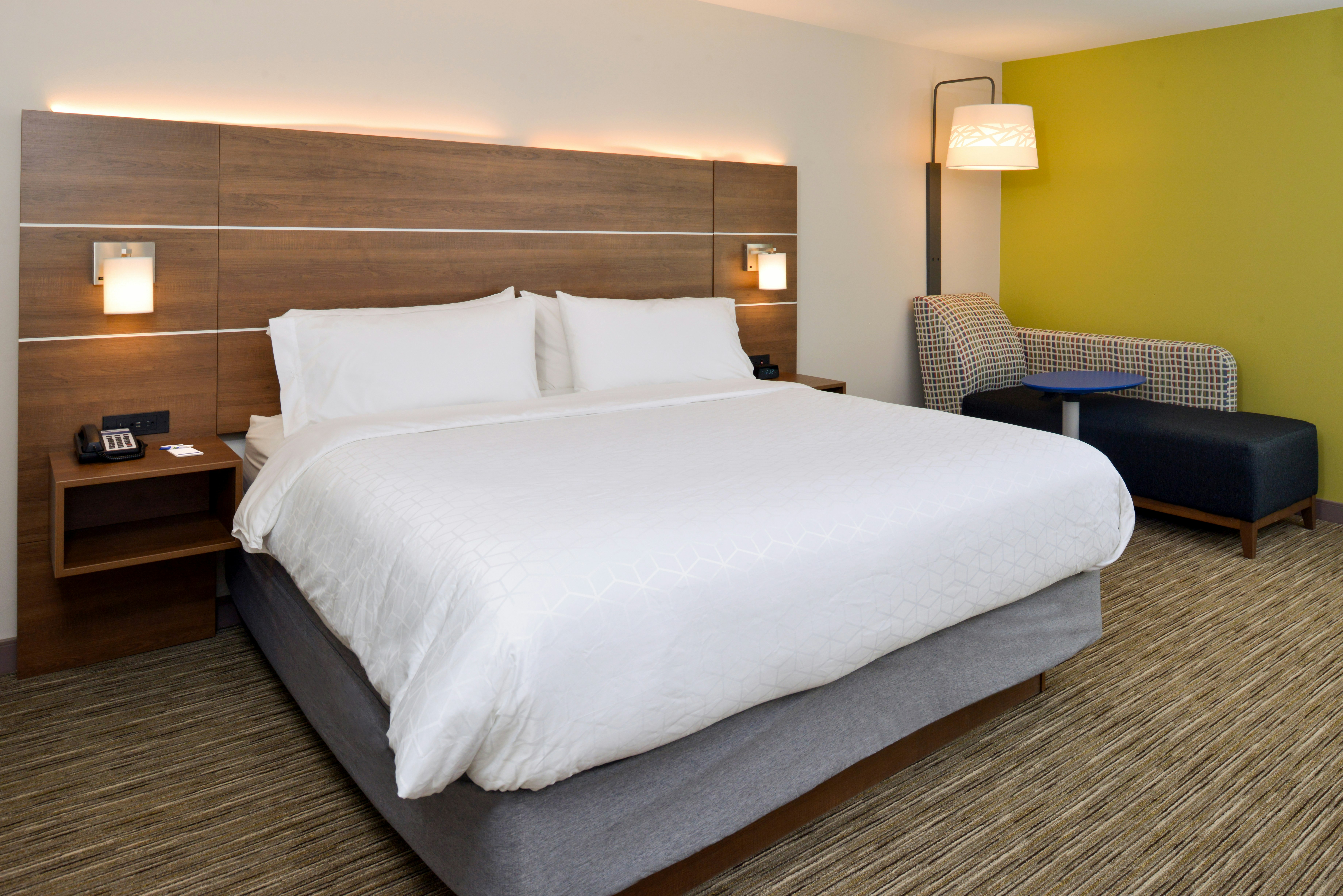 holiday inn express and suites ottumwa an ihg hotel
