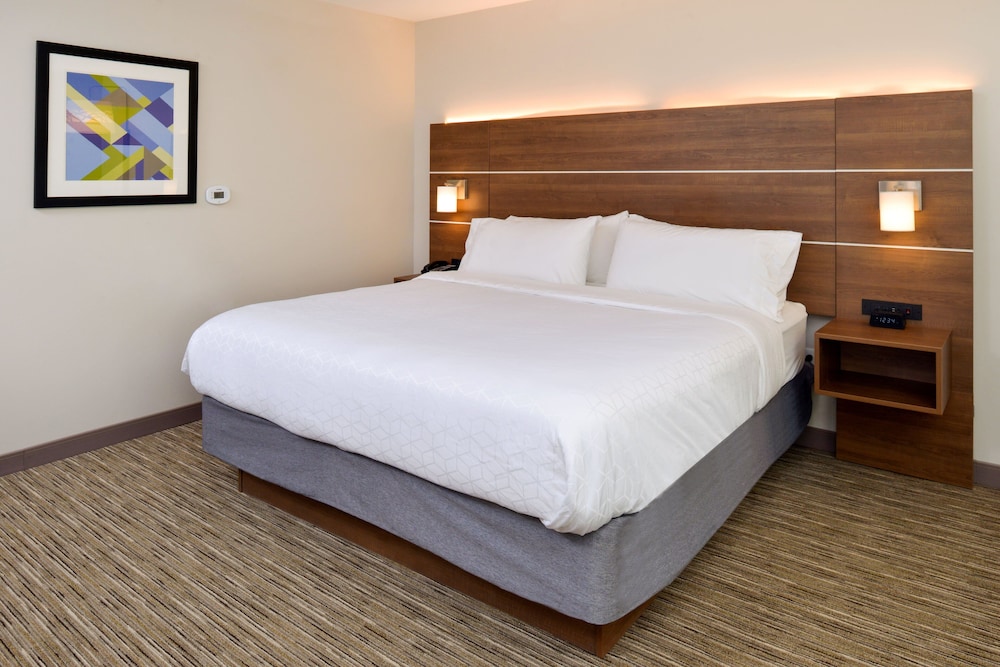 holiday inn express and suites ottumwa an ihg hotel