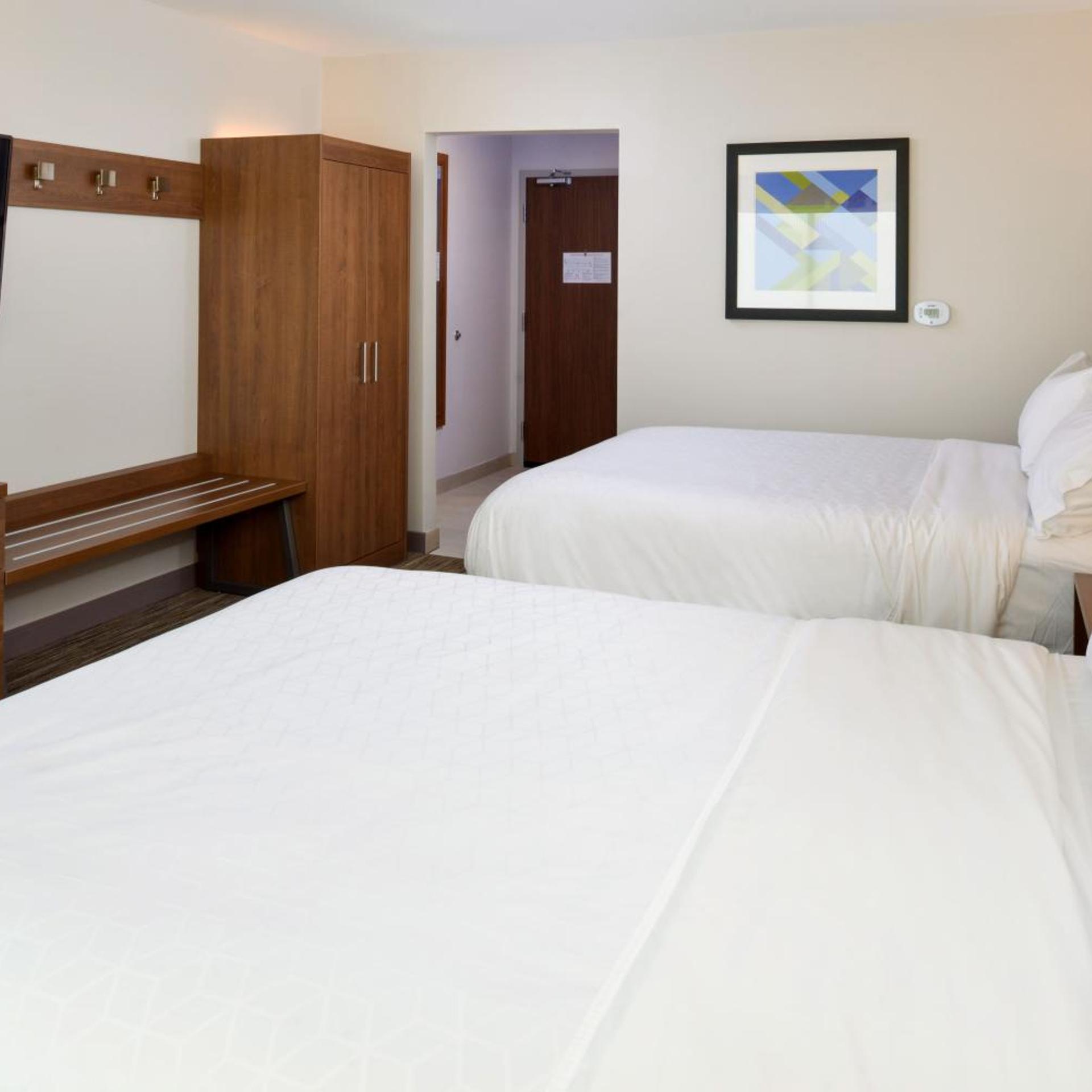 holiday inn express and suites ottumwa an ihg hotel