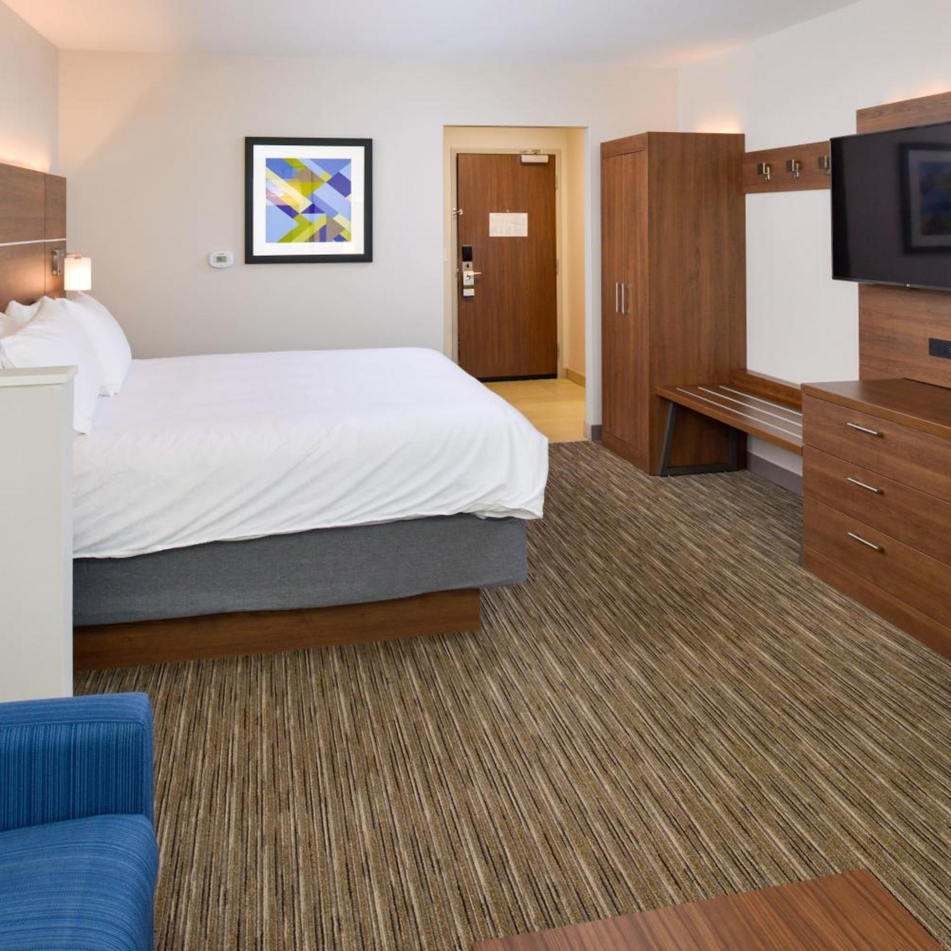 holiday inn express and suites ottumwa an ihg hotel