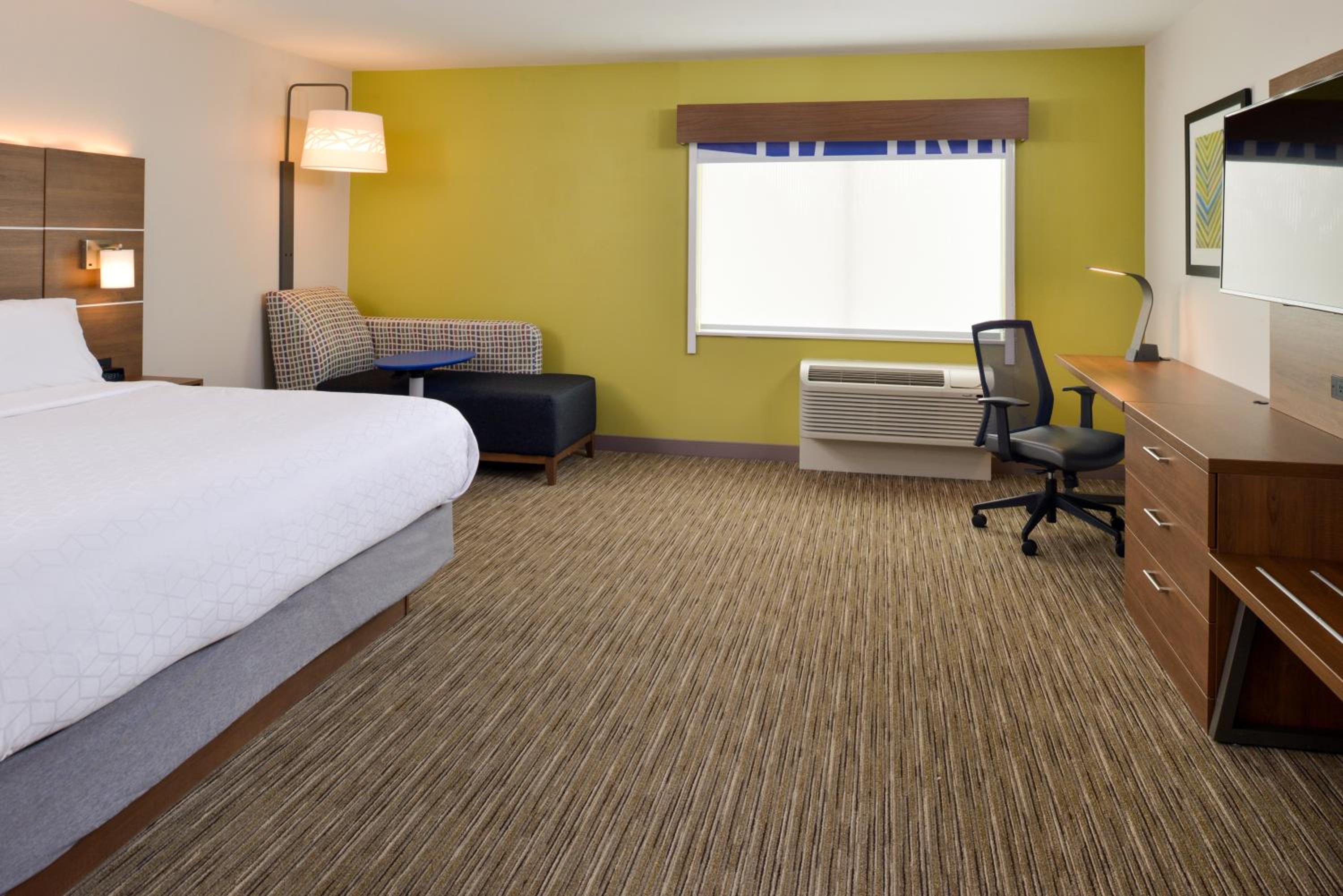 holiday inn express and suites ottumwa an ihg hotel