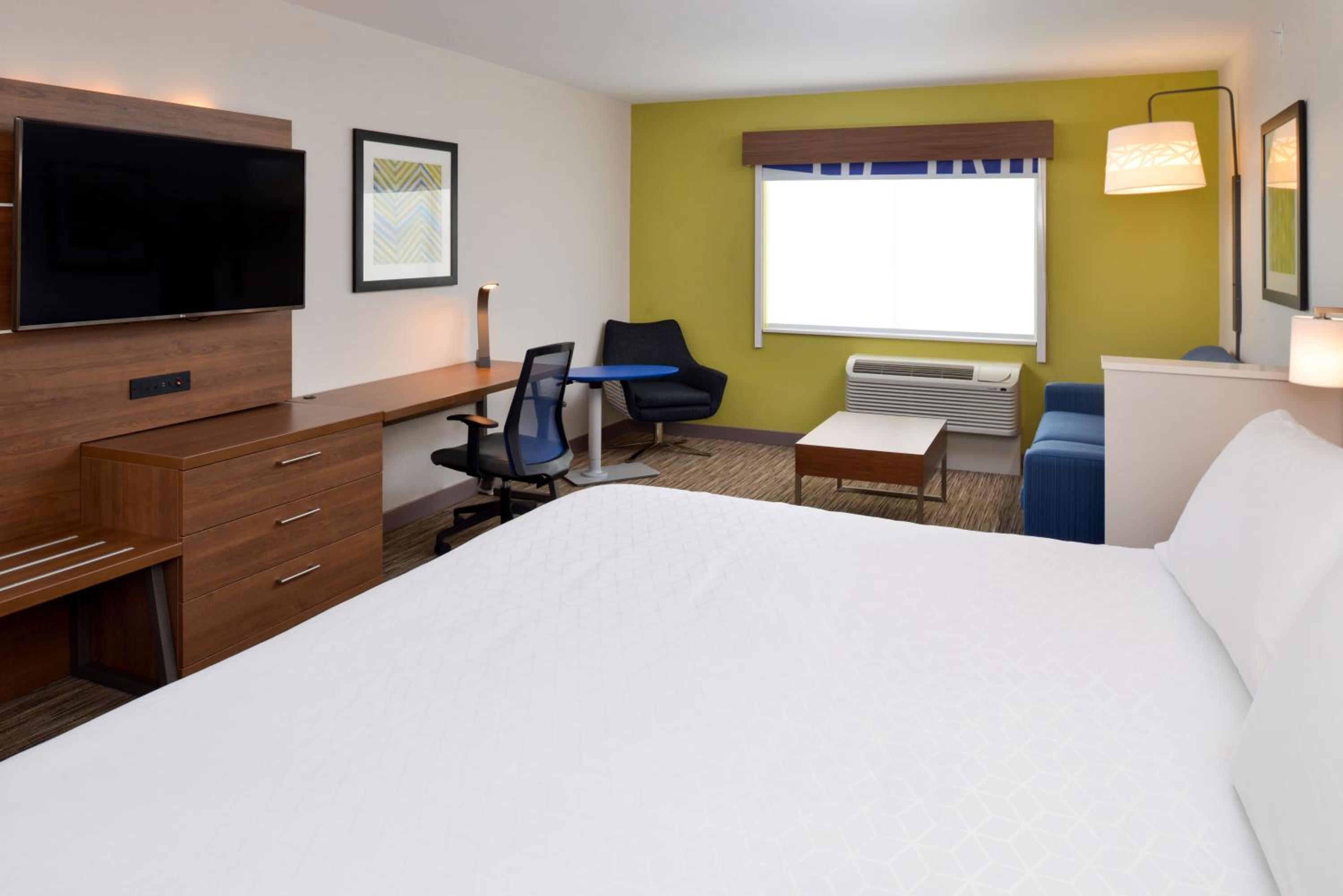 holiday inn express and suites ottumwa an ihg hotel
