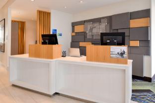 holiday inn express and suites ottumwa an ihg hotel
