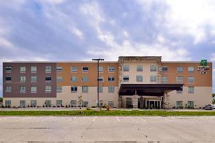 holiday inn express and suites ottumwa an ihg hotel