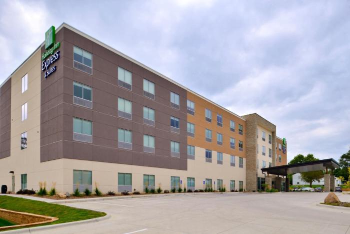 holiday inn express and suites ottumwa an ihg hotel
