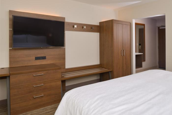 holiday inn express and suites ottumwa an ihg hotel