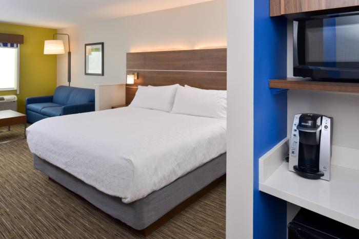holiday inn express and suites ottumwa an ihg hotel