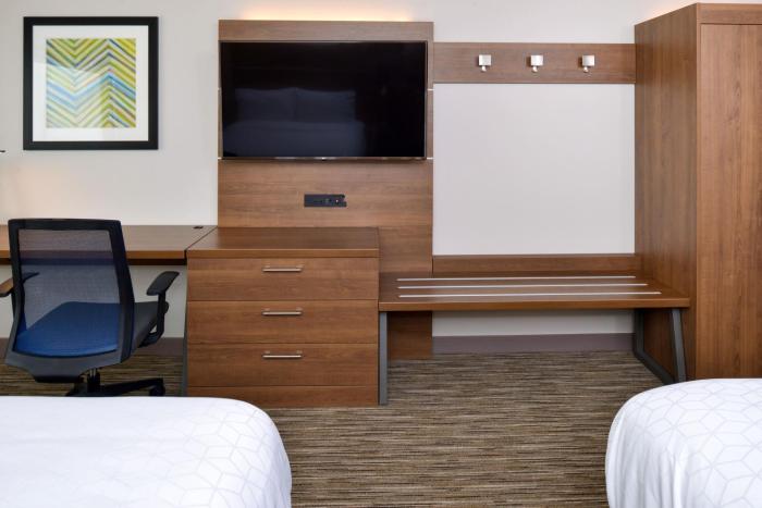 holiday inn express and suites ottumwa an ihg hotel