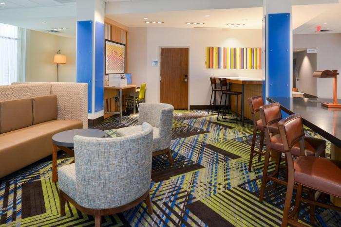 holiday inn express and suites ottumwa an ihg hotel